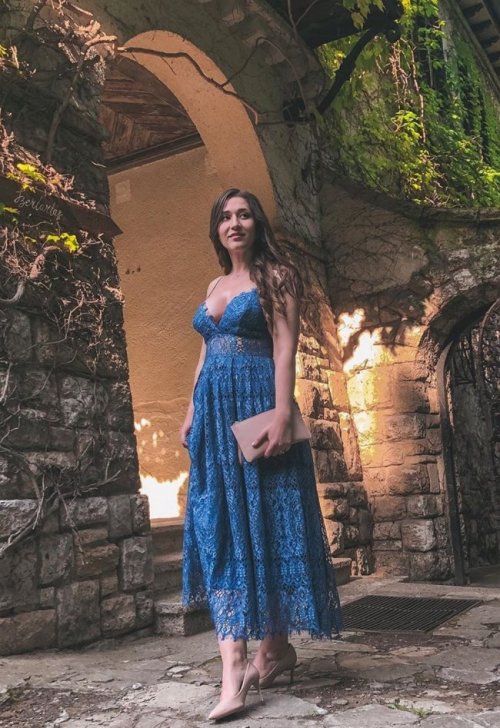 Kék csipkés alkalmi ruha